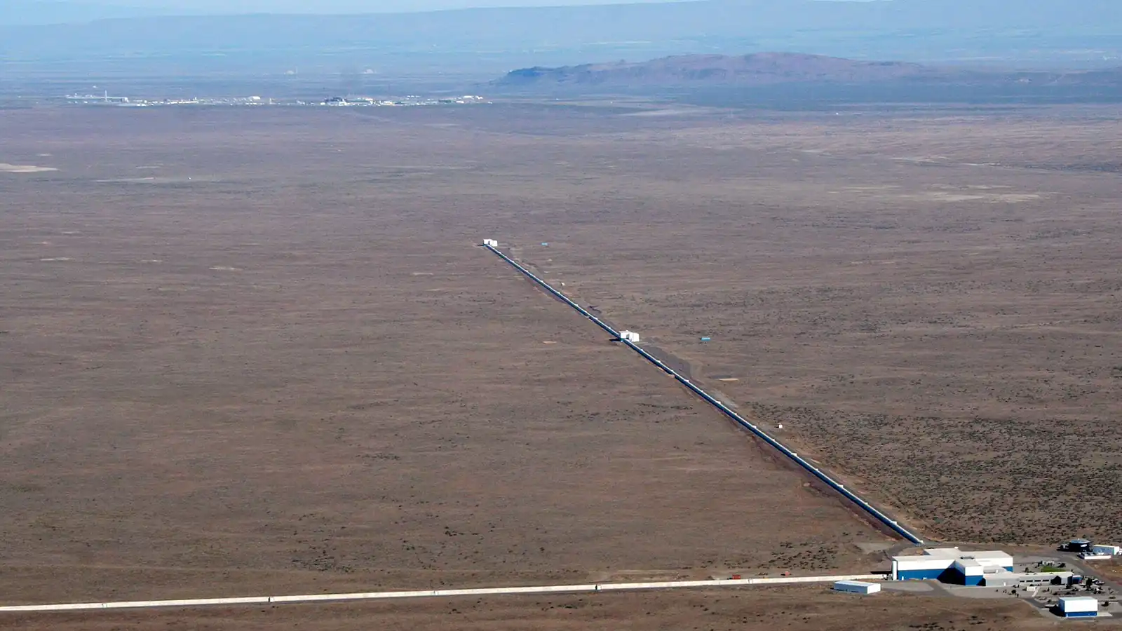 Aerial view of the LIGO Hanford Observatory and its perpendicular detector arms